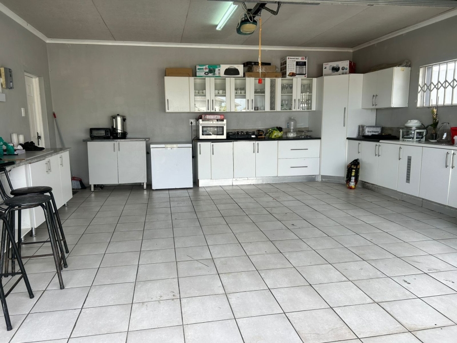 5 Bedroom Property for Sale in Nahoon Valley Park Eastern Cape